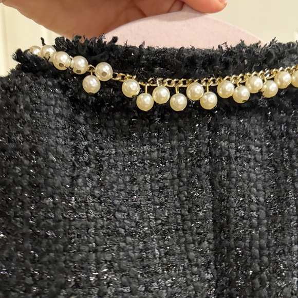 Elegant Black Tweed Jacket with Pearl Trim - Picture 7 of 7